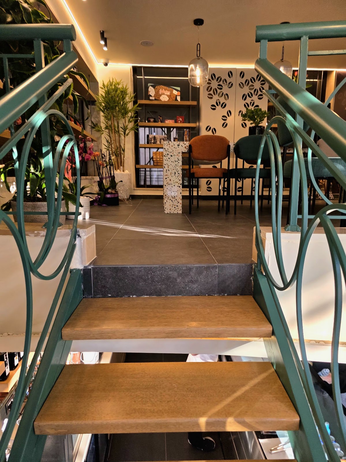 Drip Coffee Shop — photograph 3