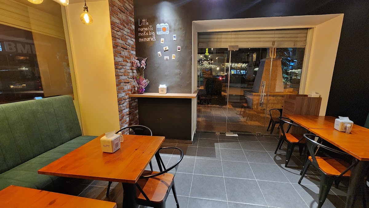 Salty street food bar — photograph 3