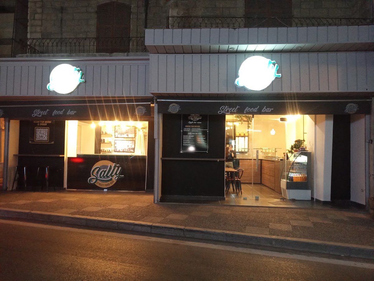 Salty street food bar — photograph 5