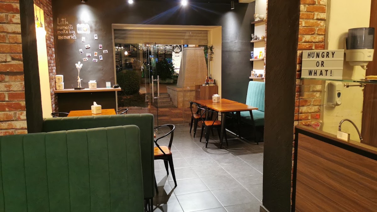 Salty street food bar — photograph 6