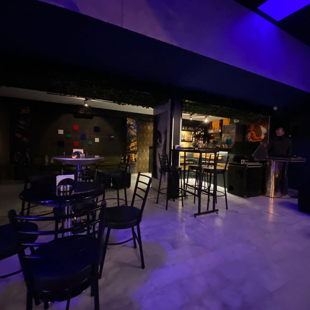 99 Lounge Bar — photograph 2