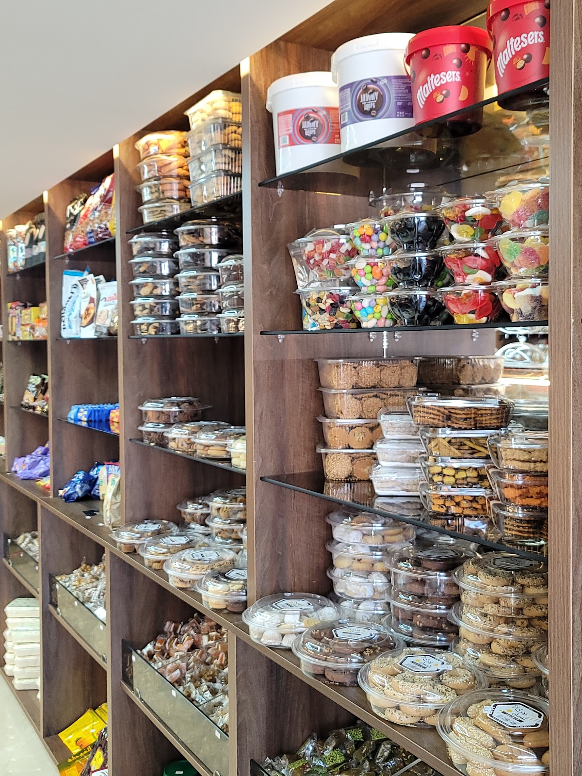 Al-majd roastery — photograph 2
