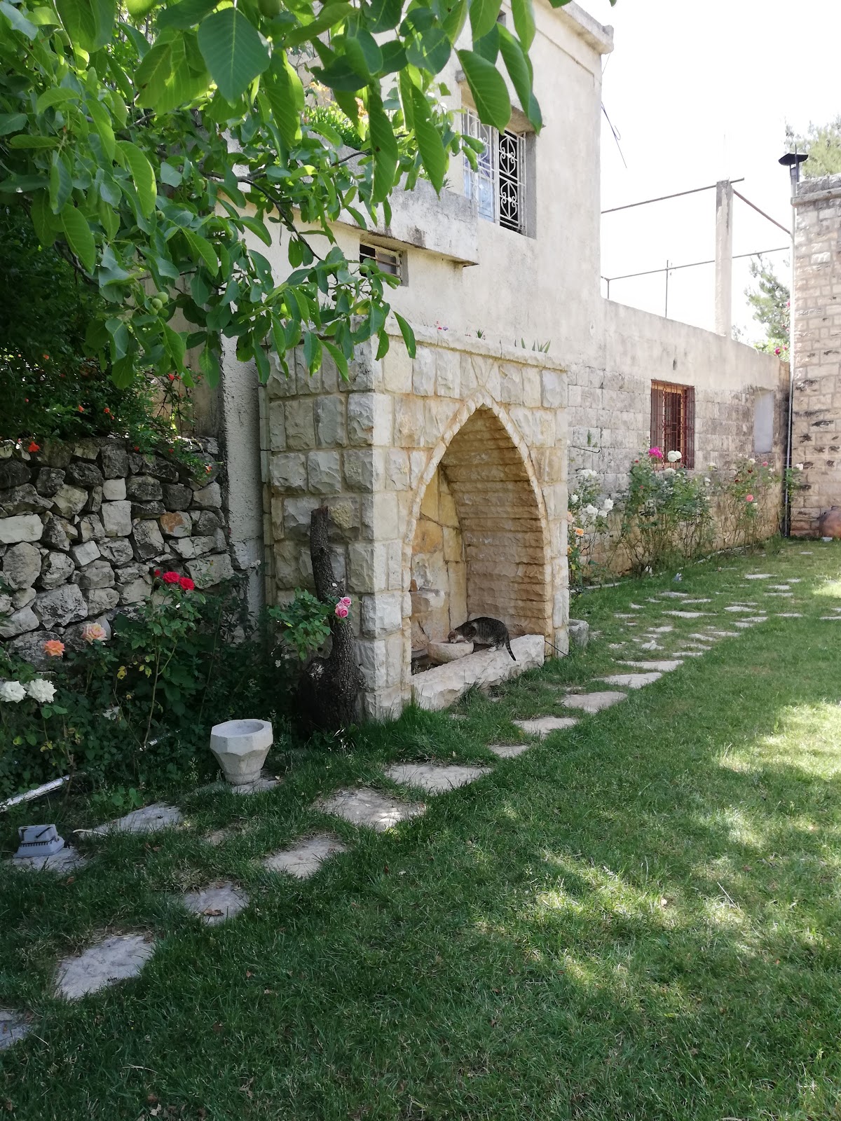 El Achkar Guesthouse — photograph 6
