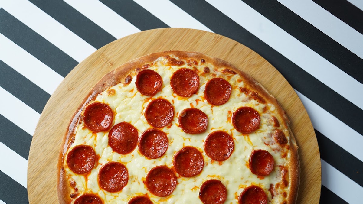 Classic Pizza Joint — photograph 2