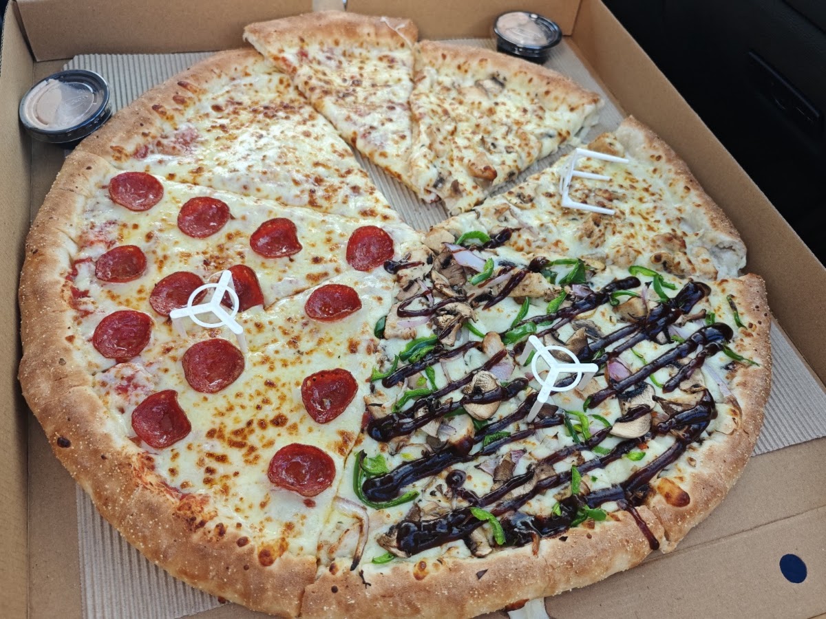 Classic Pizza Joint — photograph 3