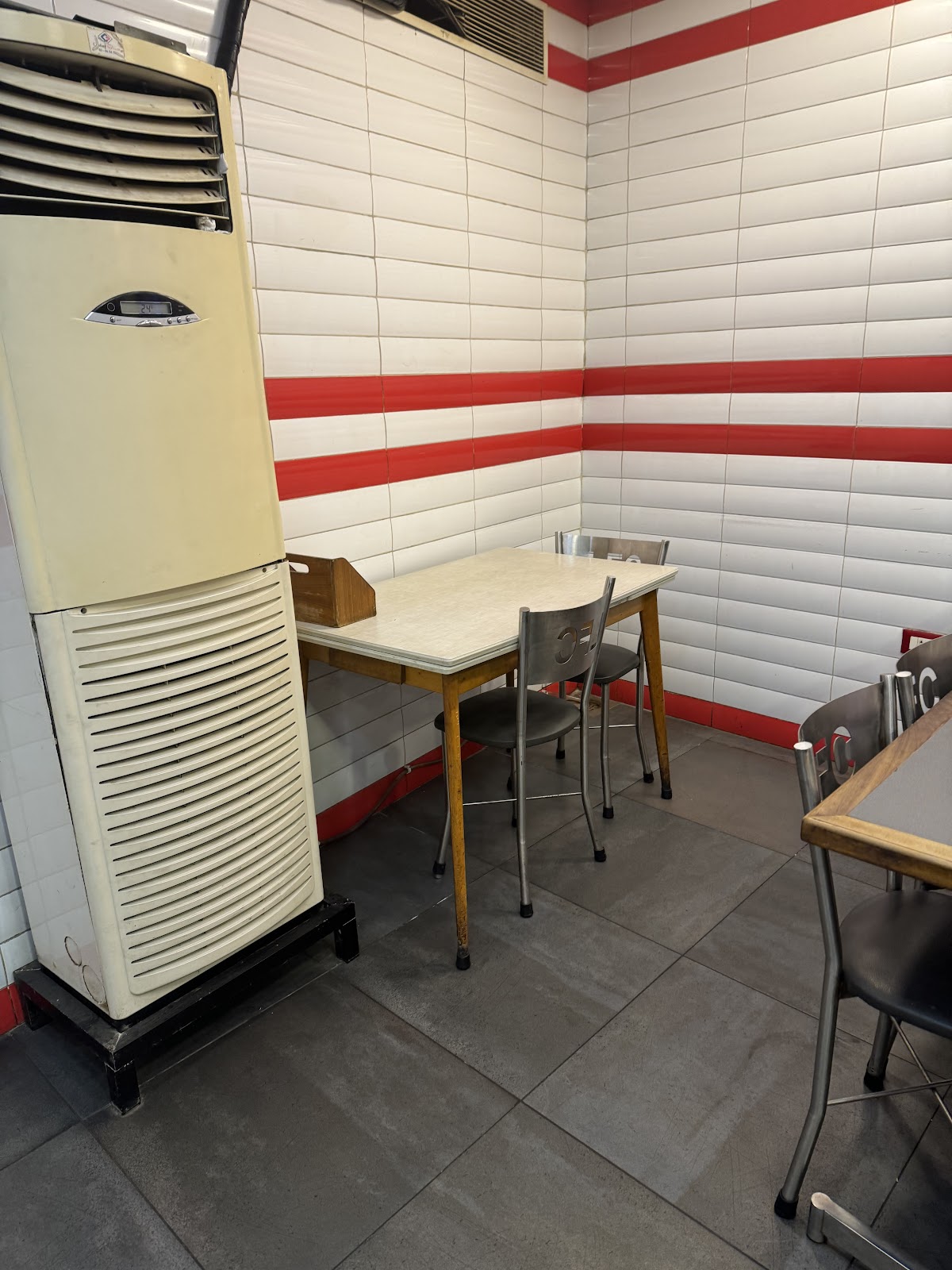 LFCI - Lebanese Fried Chicken International — photograph 4