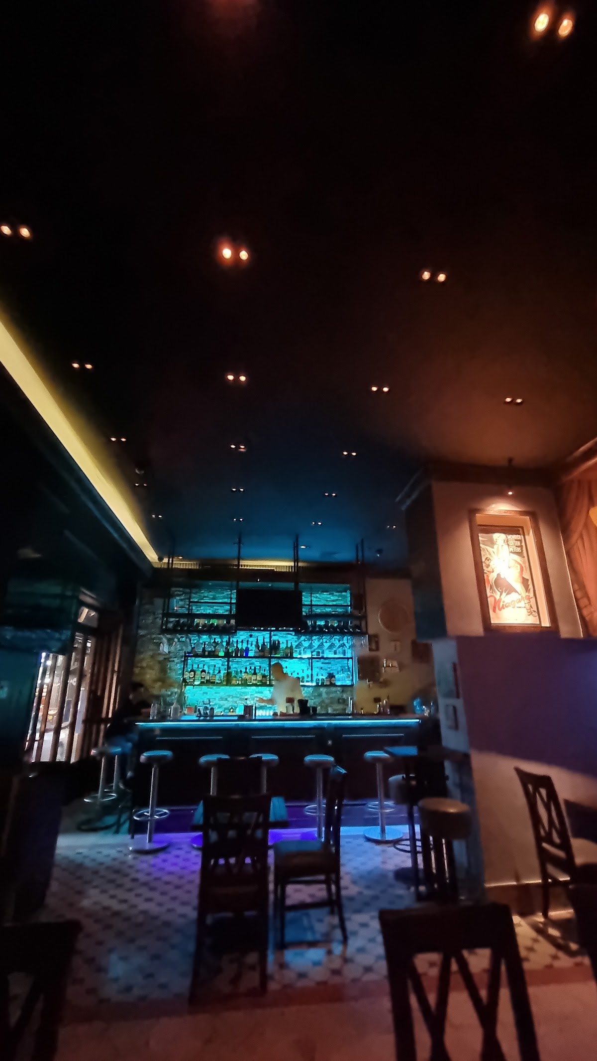 Theater Pub — photograph 6