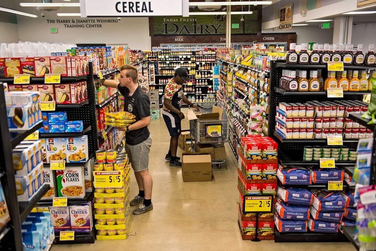 Shopless — photograph 2
