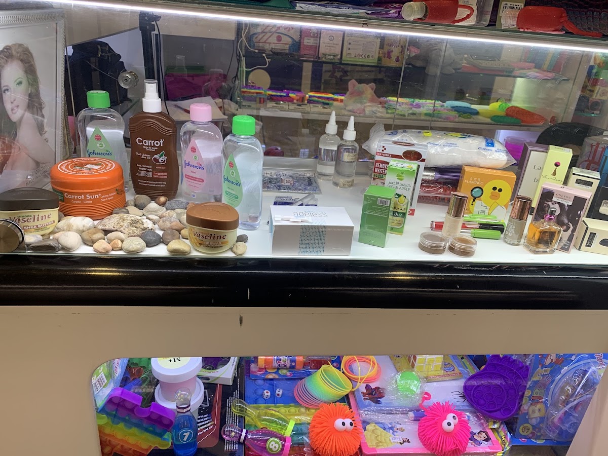 Shopless — photograph 4