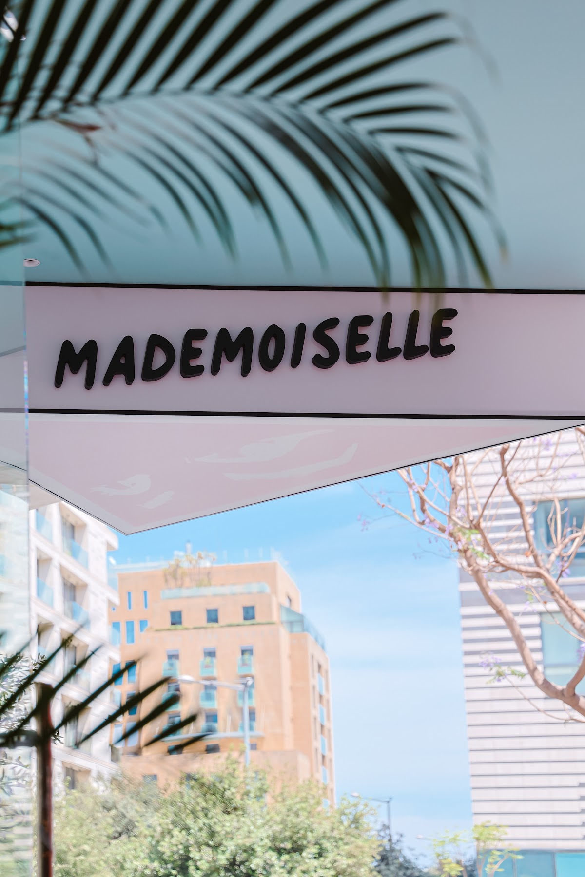 Mademoiselle — photograph 3