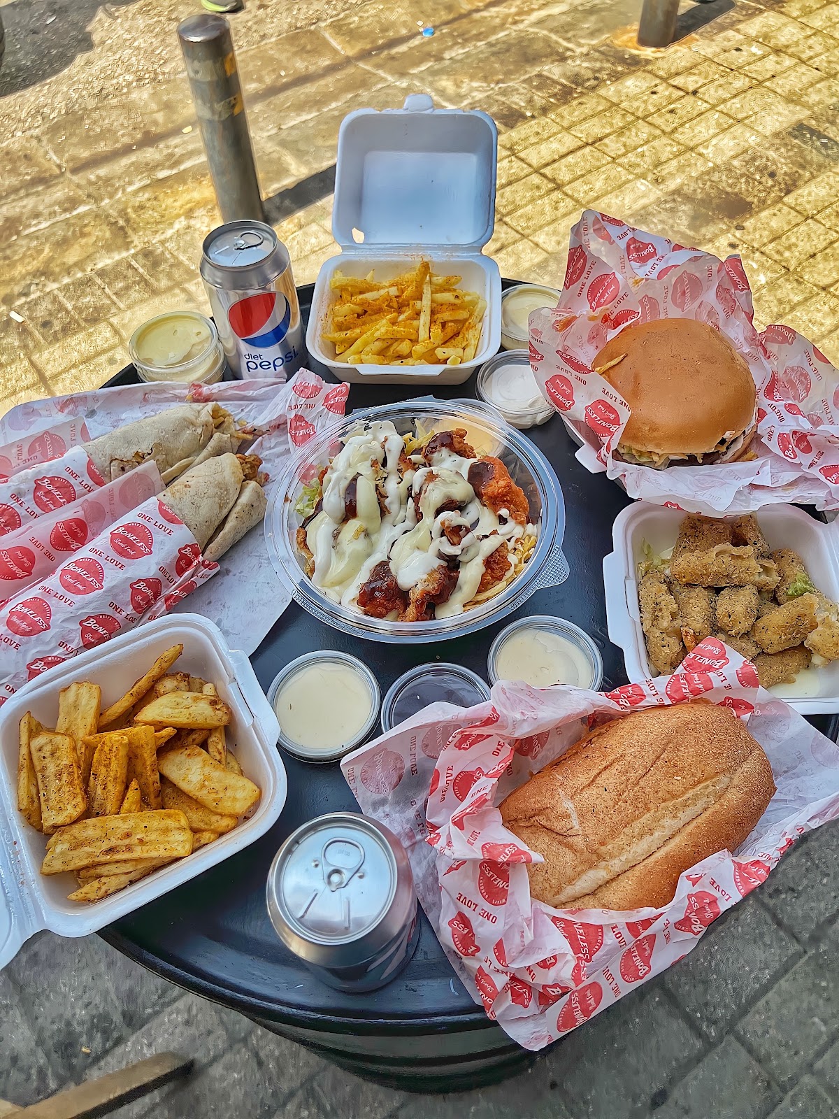 Boneless — photograph 4