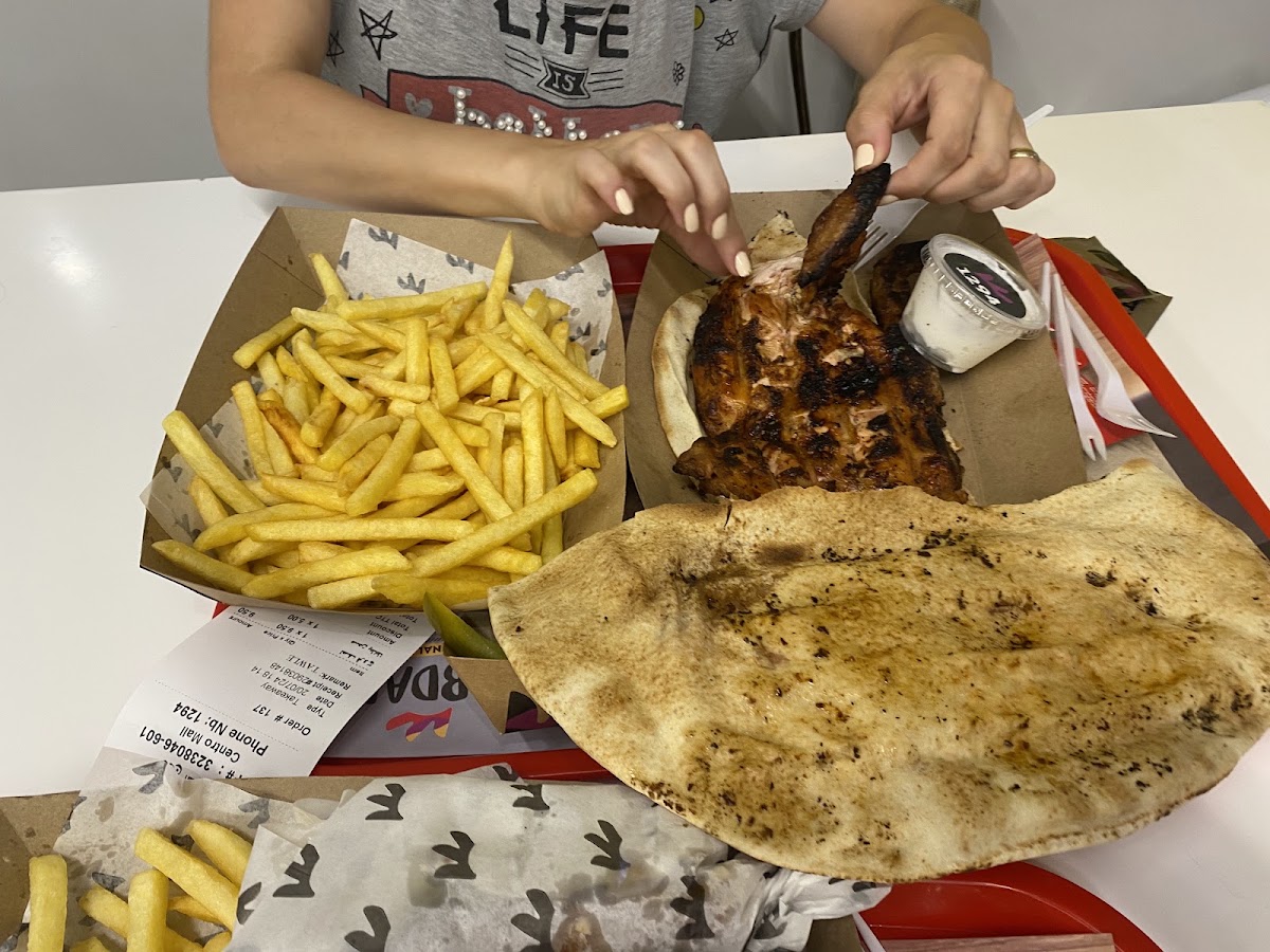 Farouj Al Abdalla - Centro Mall I فروج العبدالله - سنترو مول — photograph 5