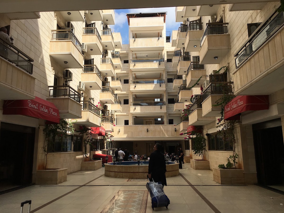 Golden Plaza Hotel — photograph 4