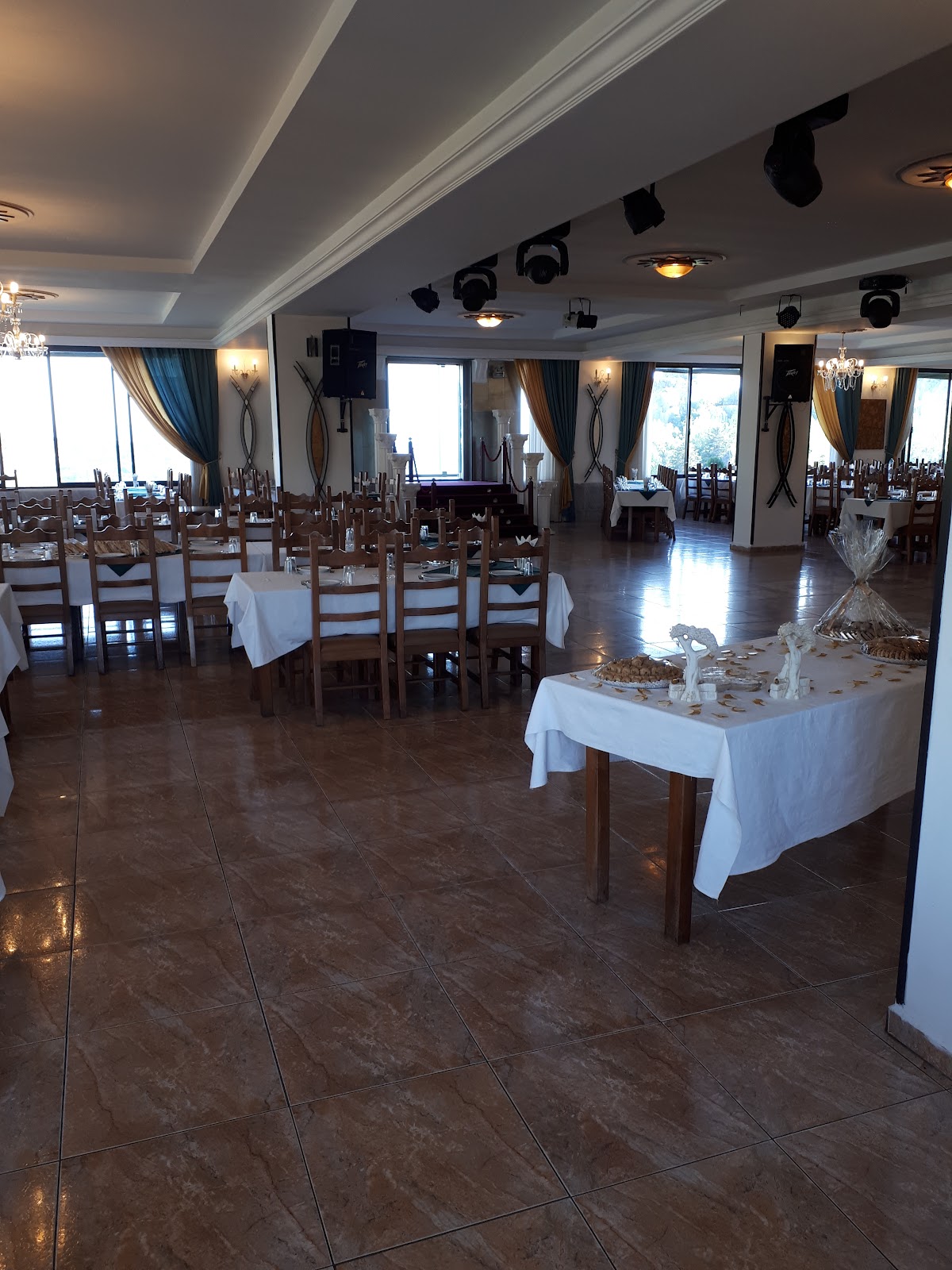 Kaser El Sharek - Restaurant
