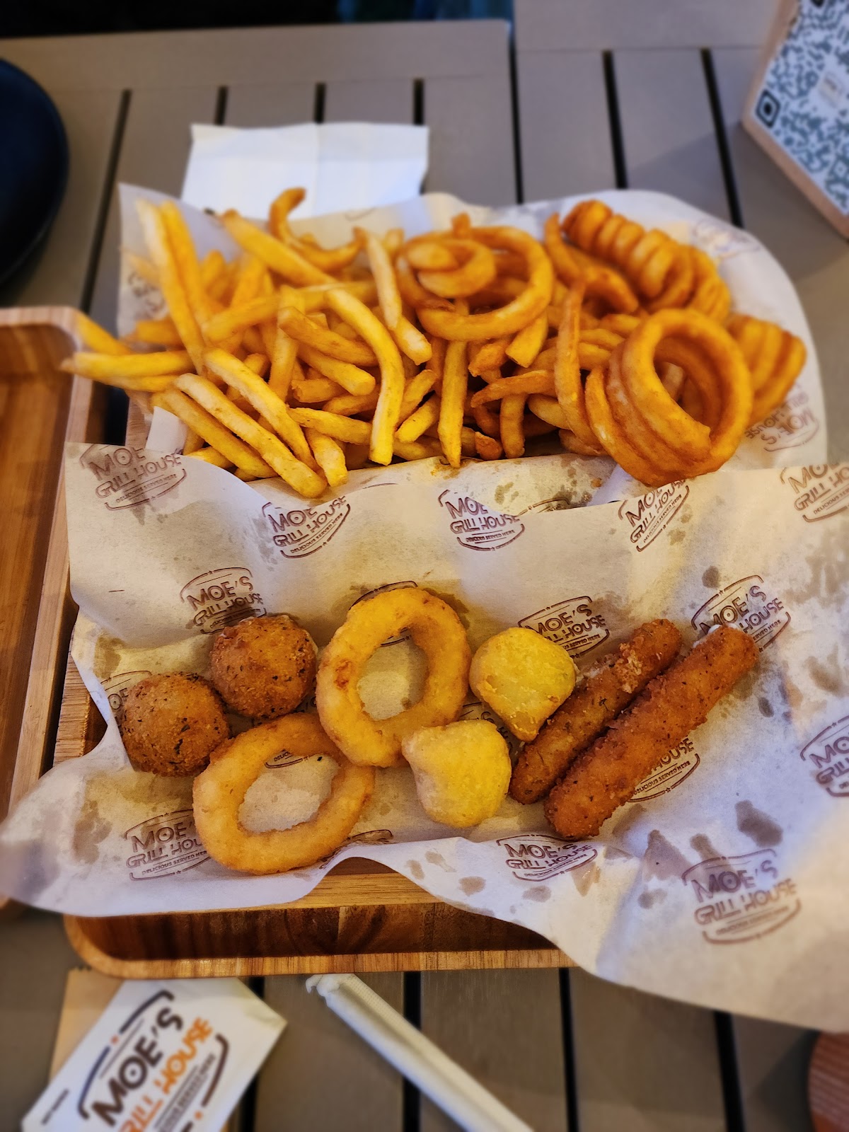 Moe’s Grill House — photograph 2
