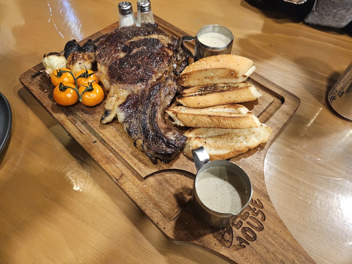 THE BEEF HOUSE — photograph 5