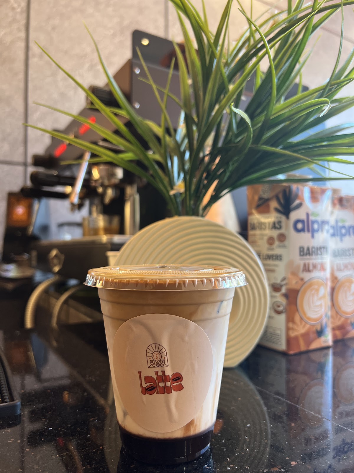 Latte coffee shop — photograph 2