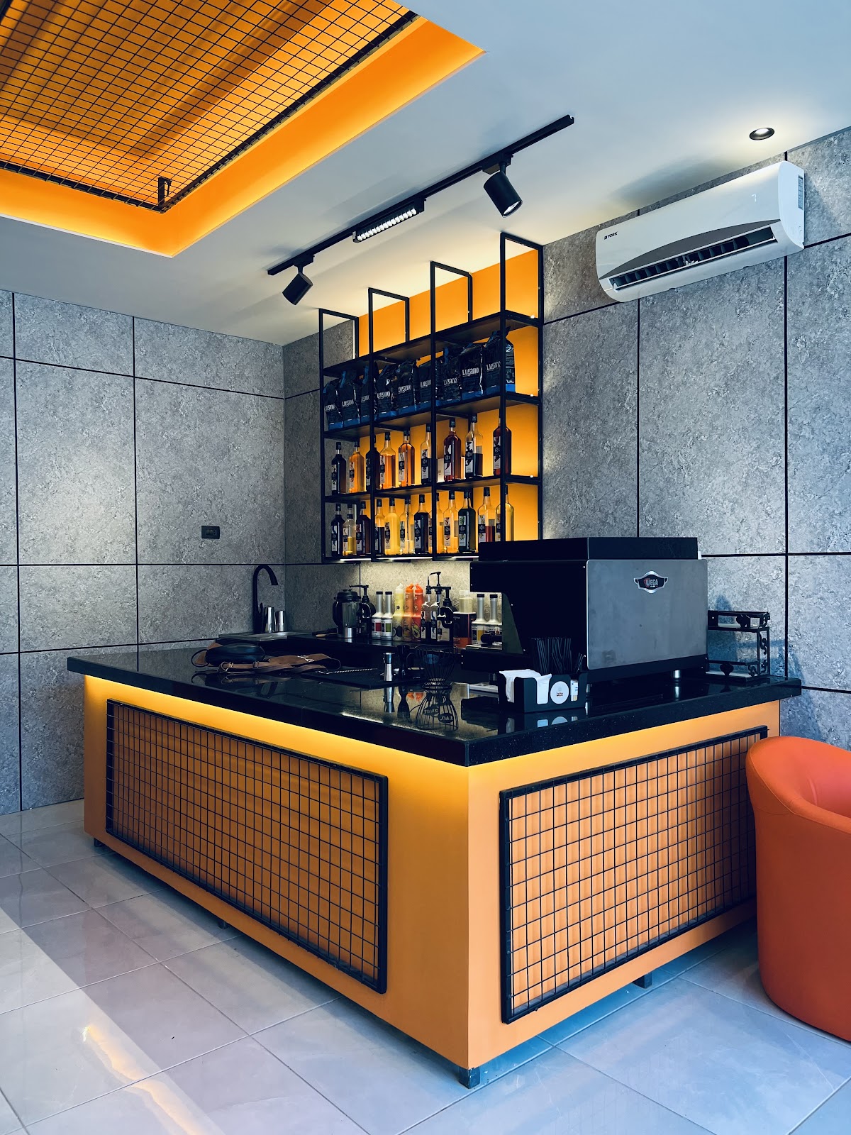 Latte coffee shop — photograph 3
