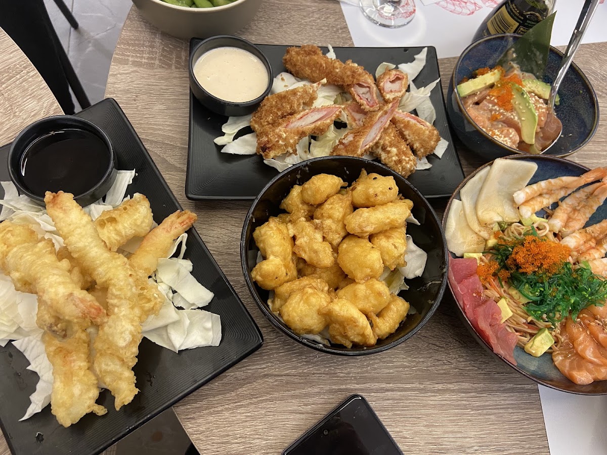 SAKANA Sushi Bar — photograph 4