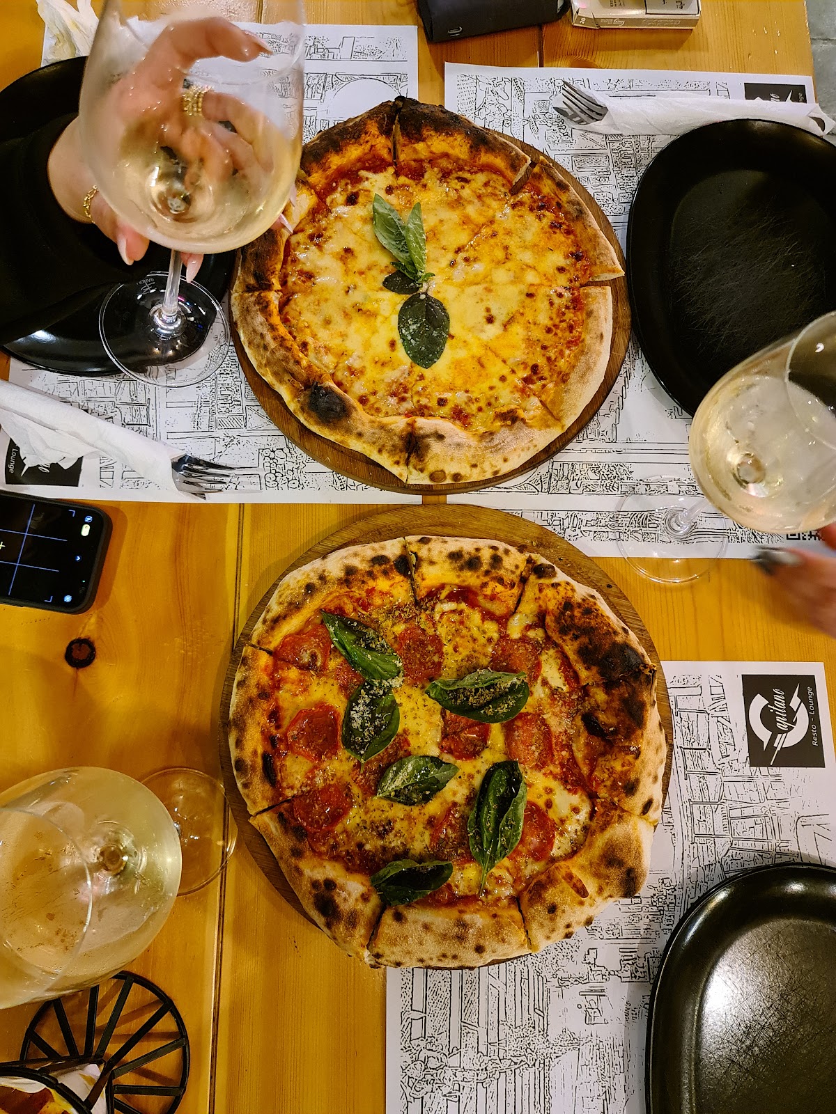 Captain's Pizza — photograph 2
