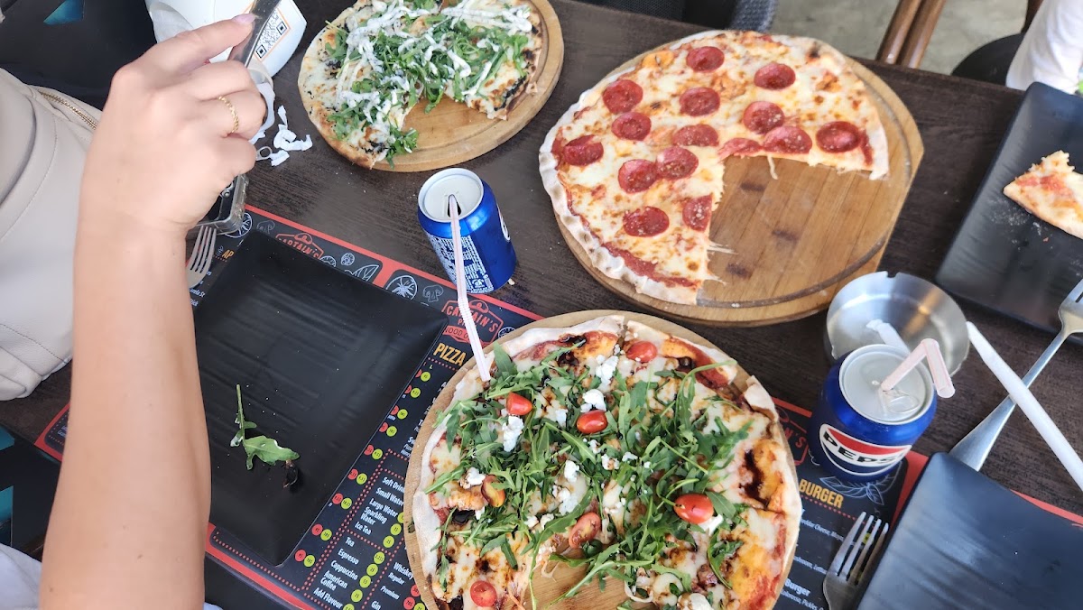 Captain's Pizza — photograph 4