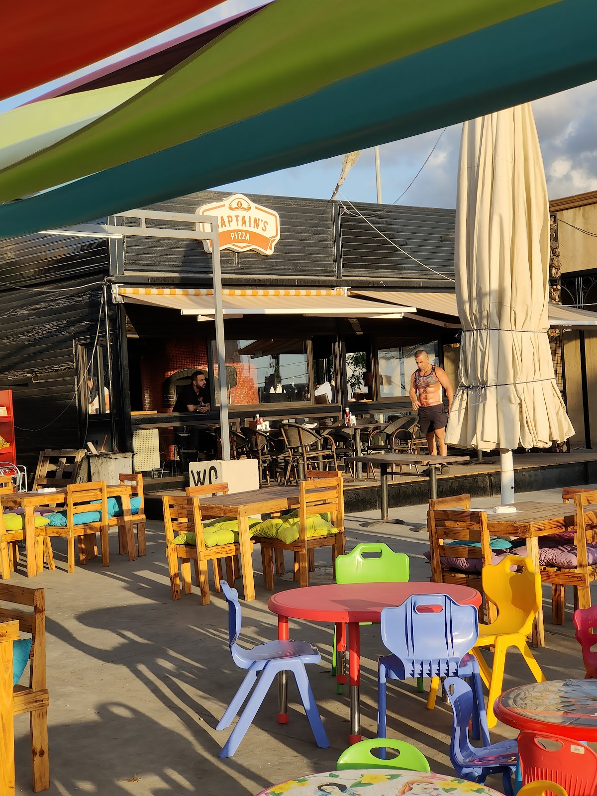 Captain's Pizza — photograph 5