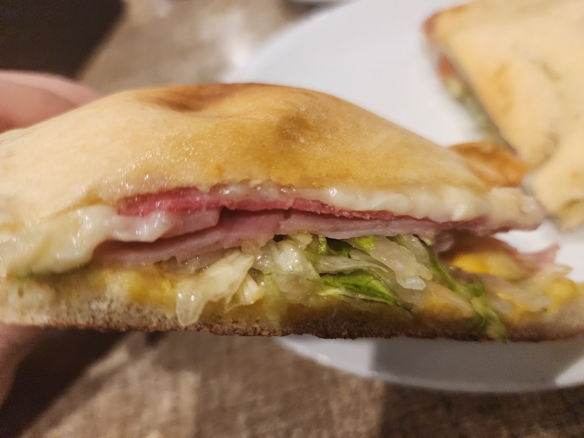 Royal's Pizza - Batroun — photograph 4