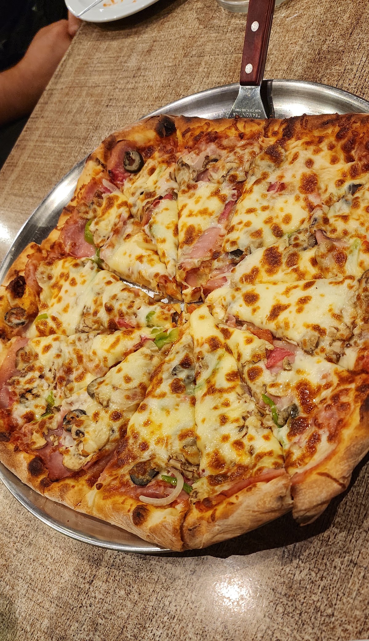 Royal's Pizza - Batroun — photograph 5