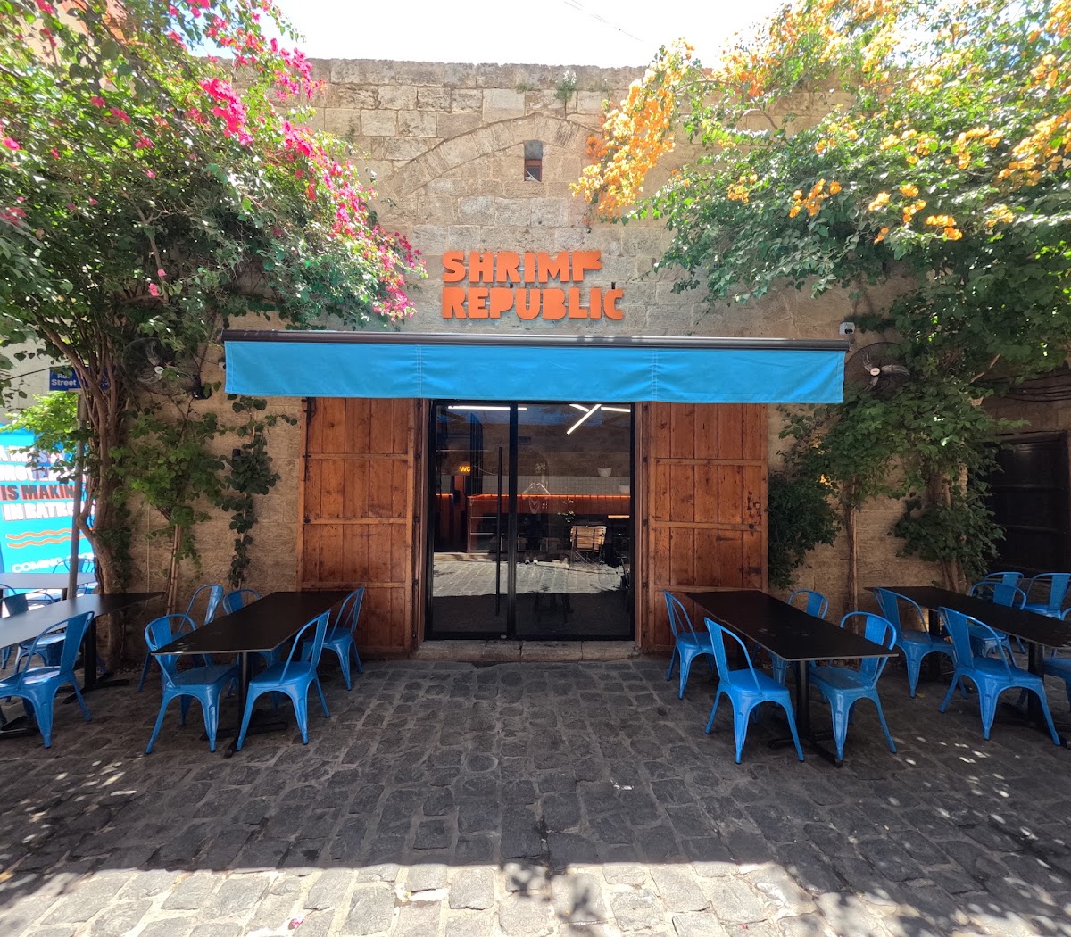 SHRIMP REPUBLIC — photograph 3