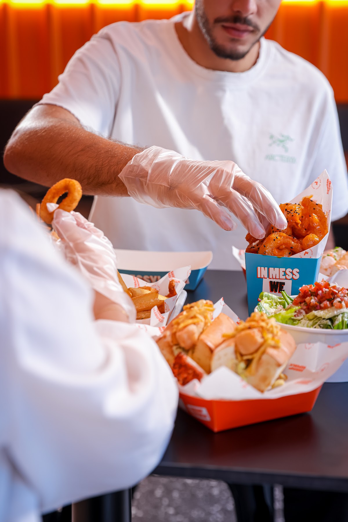 SHRIMP REPUBLIC — photograph 6