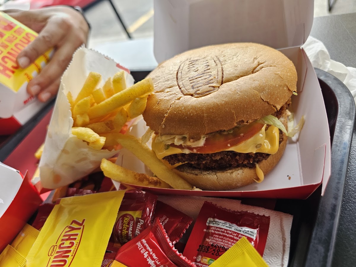Crunchyz Burgers — photograph 2