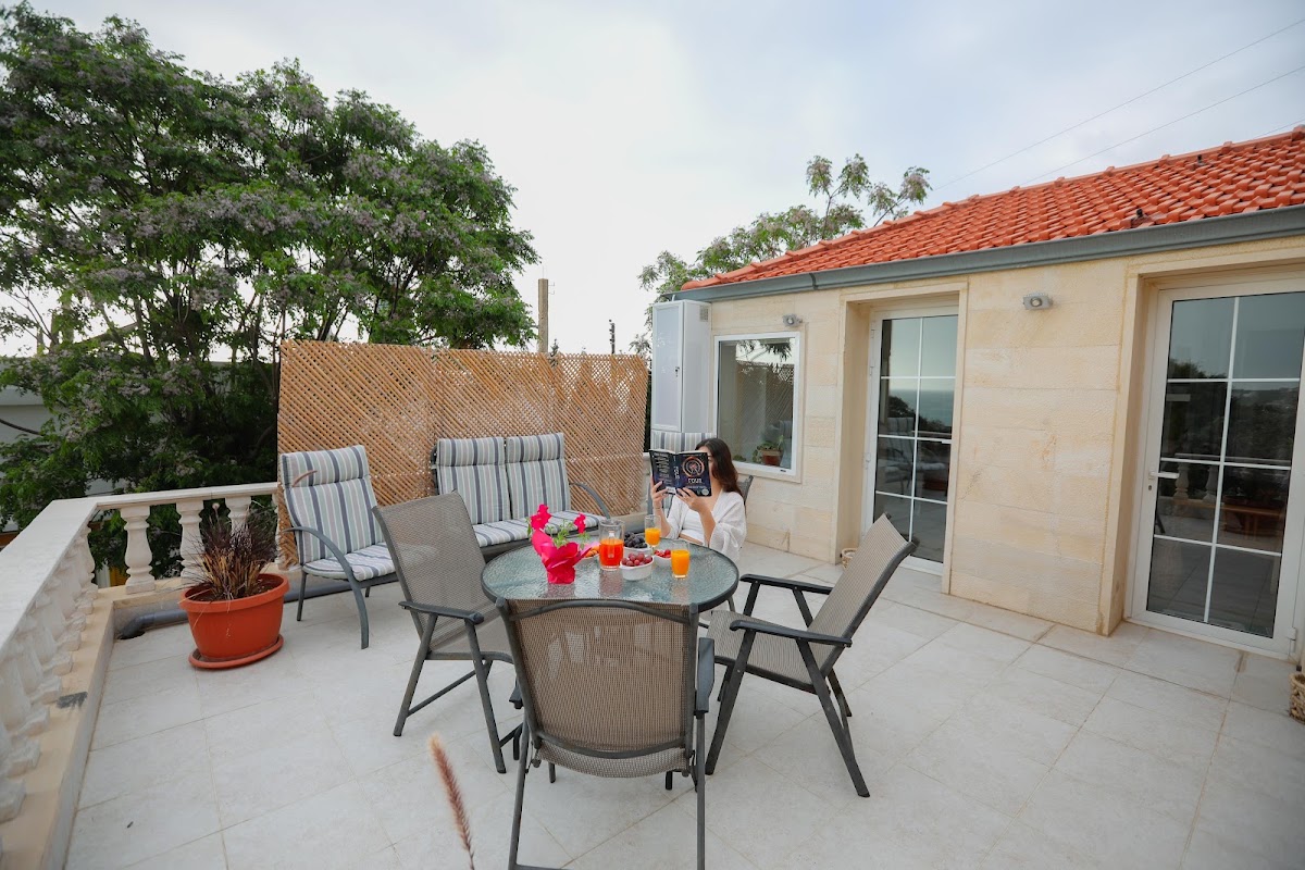 Sunburst by Khoury Guesthouse — photograph 4