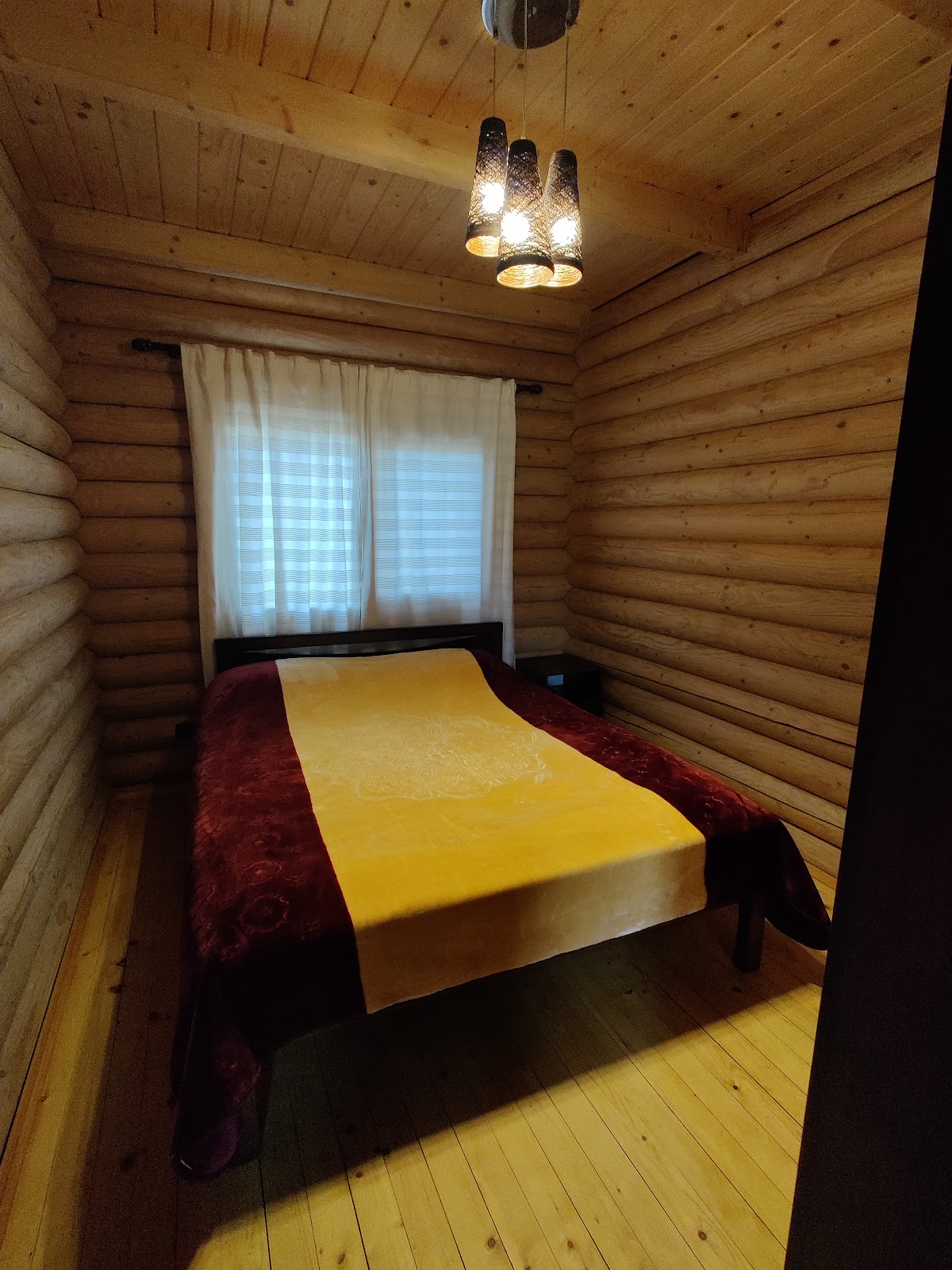 Wooden Cabin — photograph 2