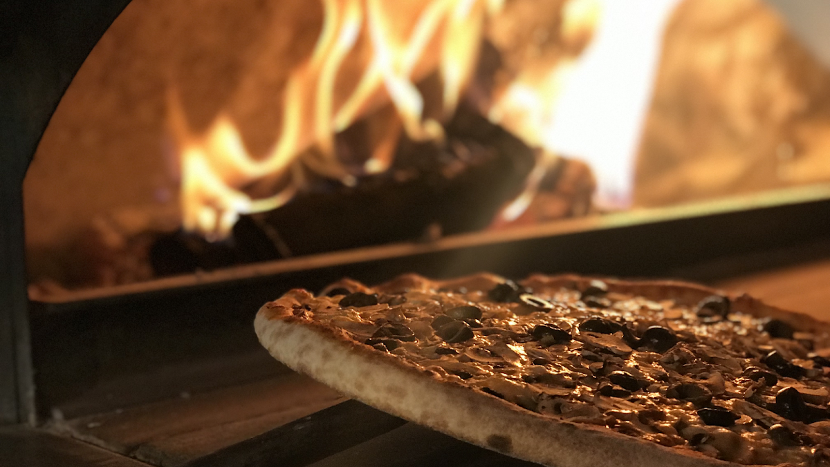Pizzaiolo Wood Fired Pizza — photograph 3