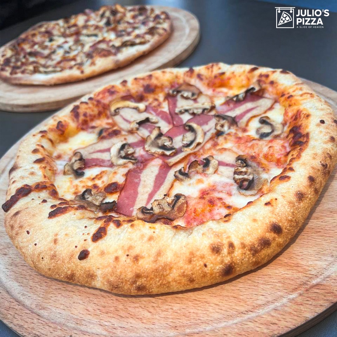 Julio’s Pizza — photograph 6