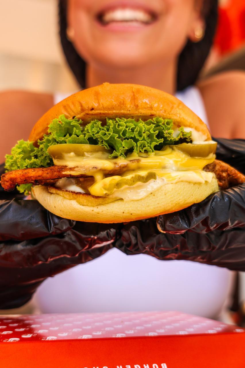 Crave Burger Shop — photograph 4
