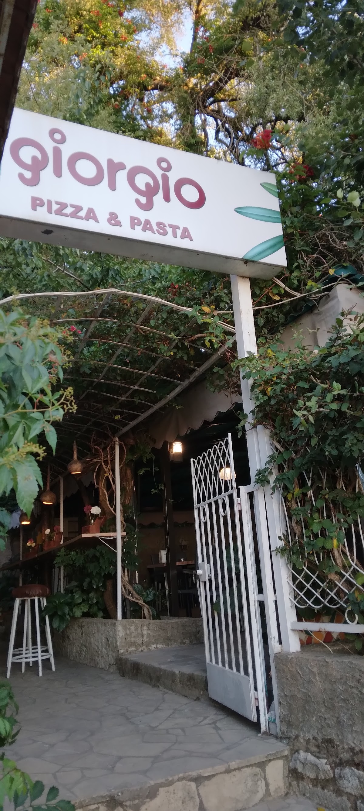 Giorgio’s Pizza House Dhour Chweir — photograph 3