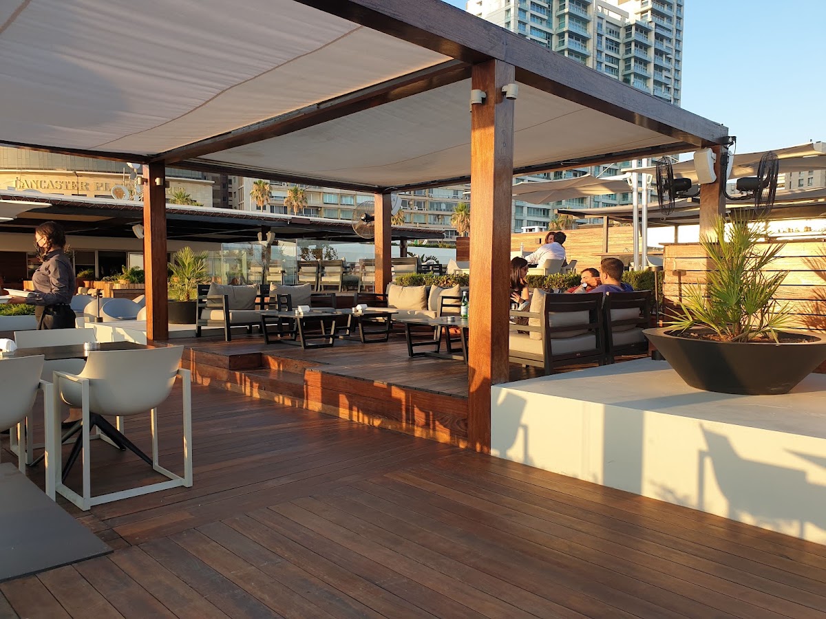 Skyline Rooftop Lounge — photograph 2