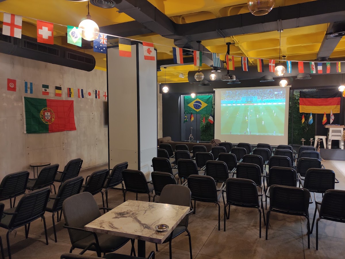 Astro Gaming Lounge — photograph 3
