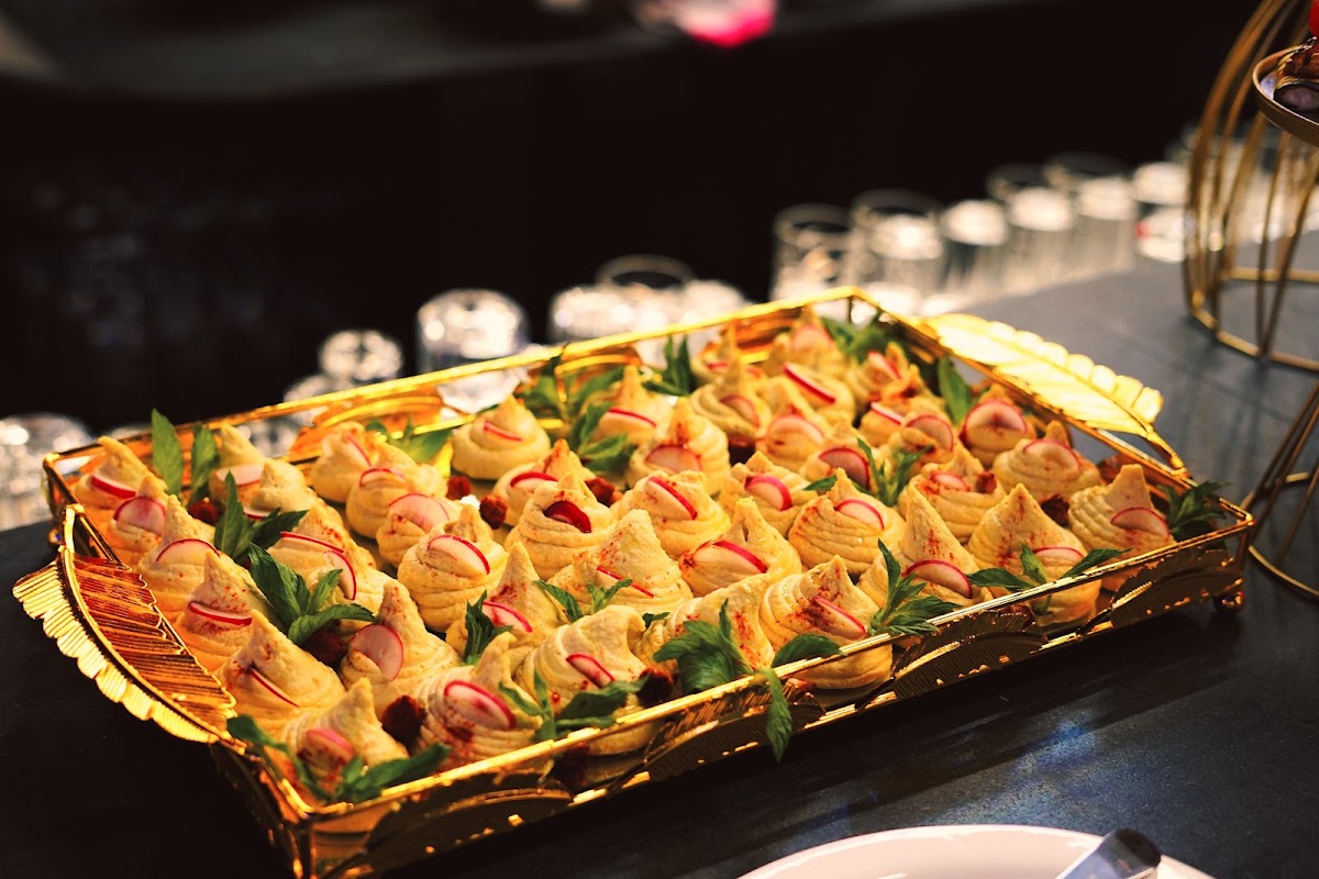 Roya Restobar — photograph 2