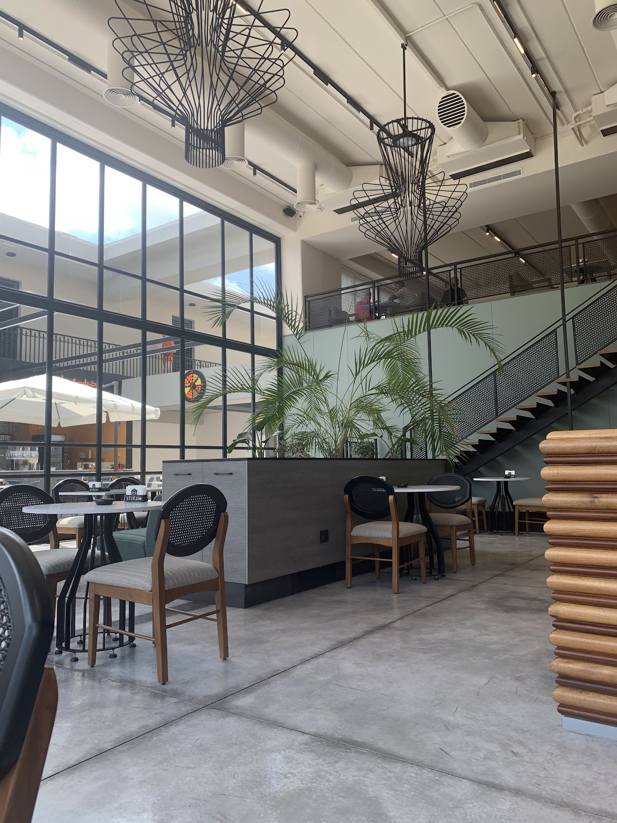 Stream Coffee Shop — photograph 4