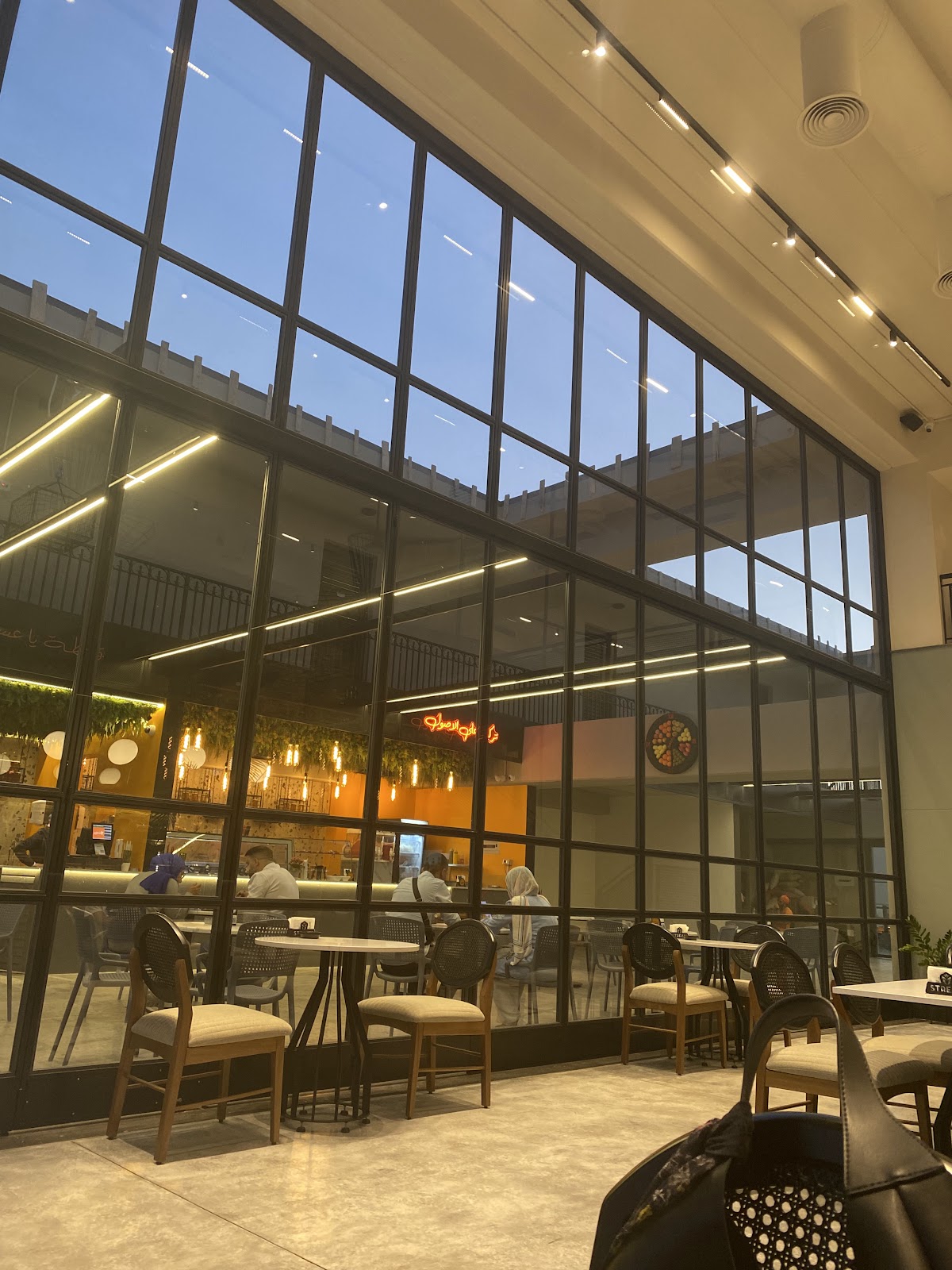 Stream Coffee Shop — photograph 6