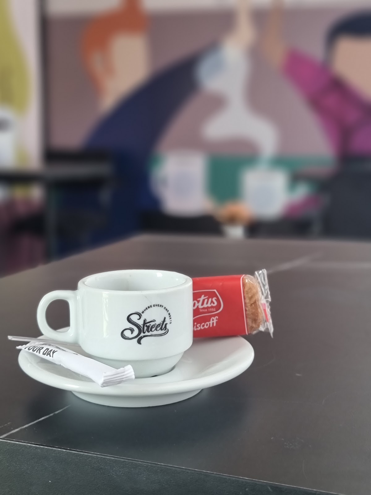 Streets coffee shop — photograph 2