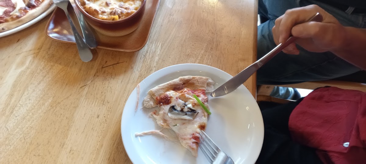 Italiano Pizza — photograph 2