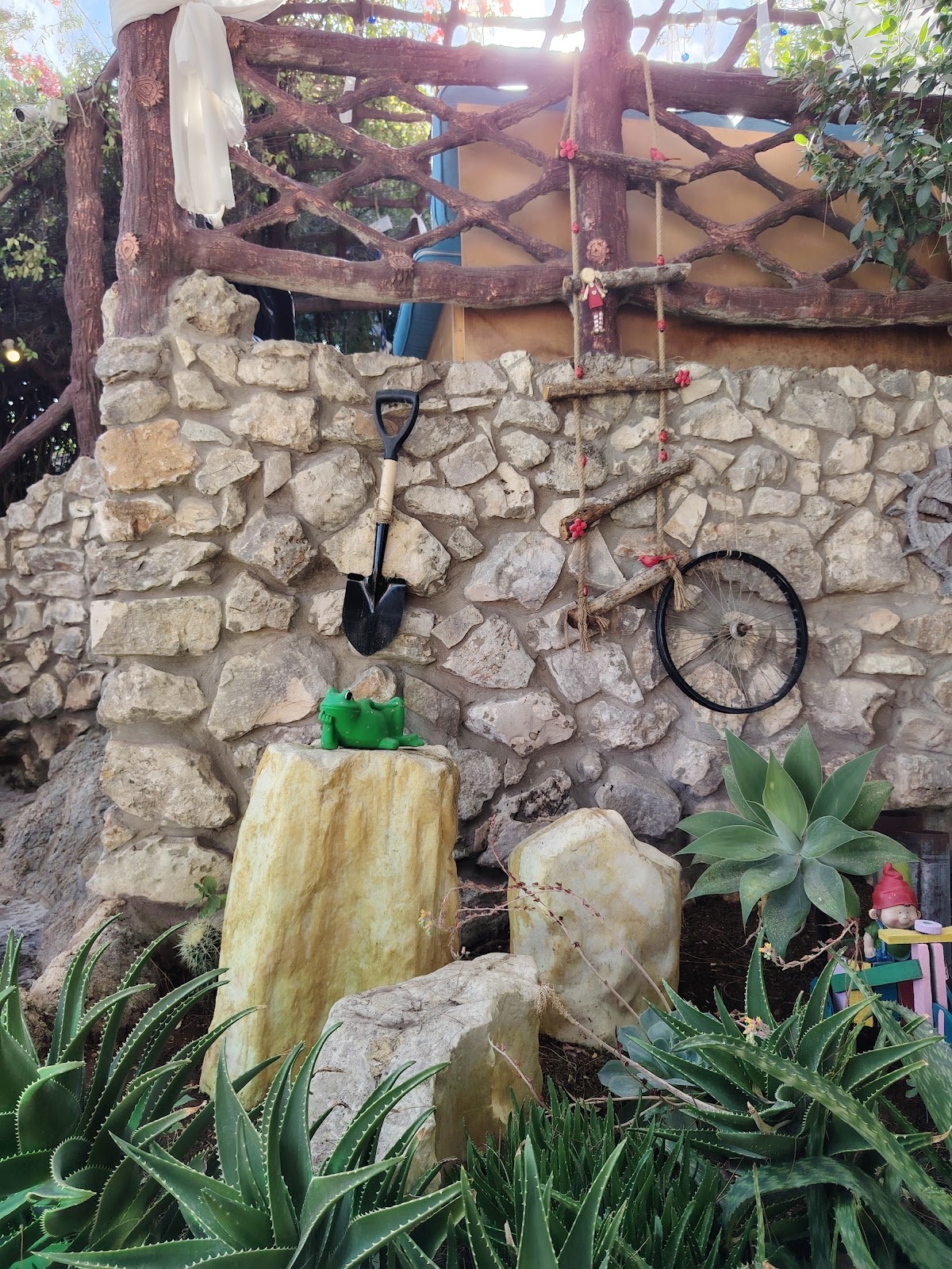 Garden — photograph 3