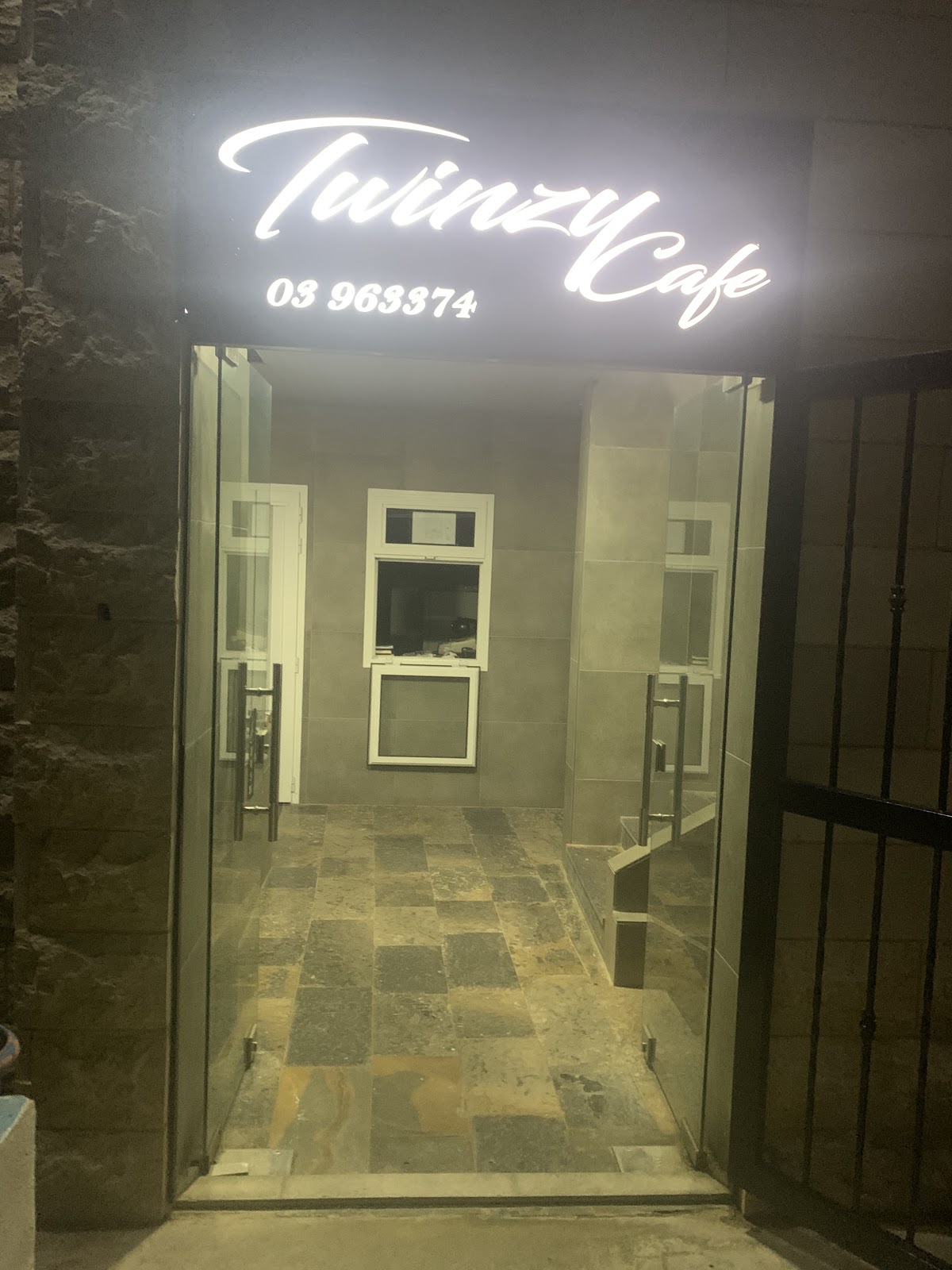 Twinzy cafe — photograph 3