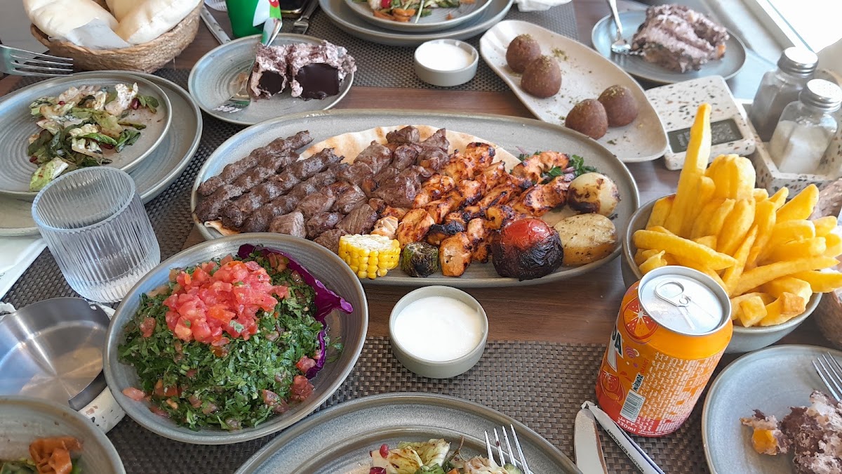 Halloun Restaurant — photograph 4
