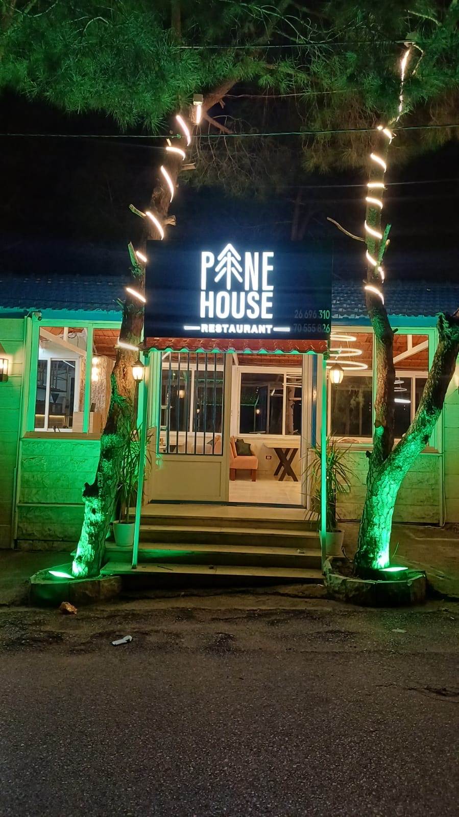 PINEHOUSE RESTAURANT — photograph 2