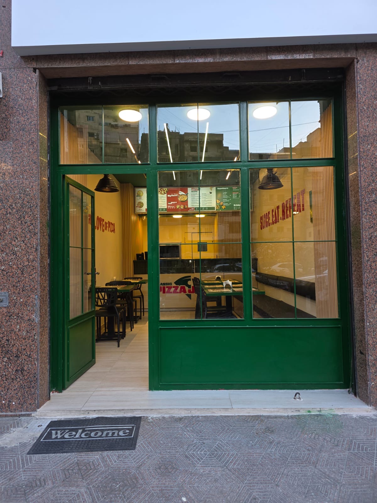 Classic pizza joint — photograph 2
