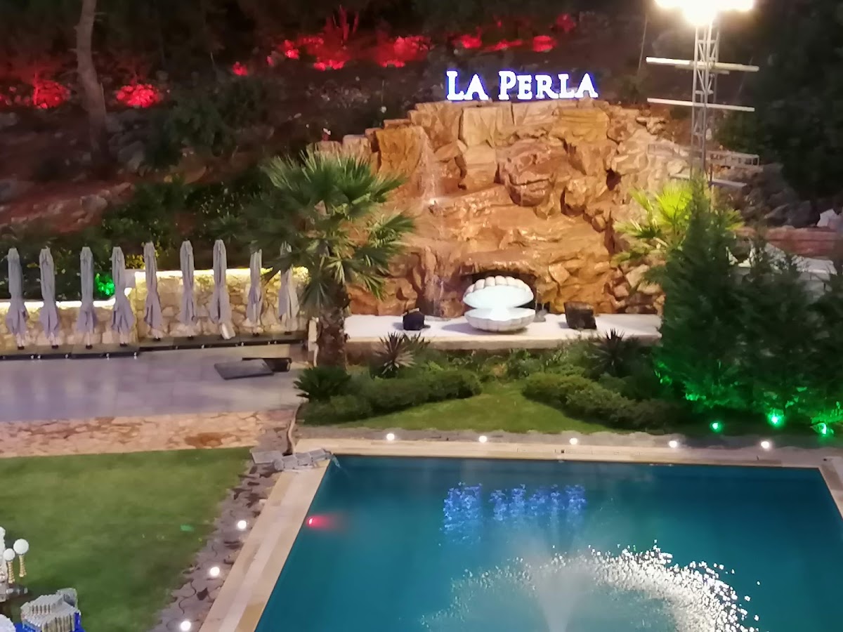 La Perla — photograph 2